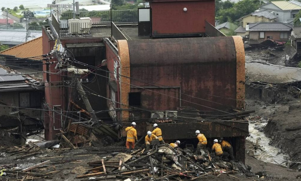 Αγωνία στην Ιαπωνία: Έρευνες για 80 αγνοούμενους μετά από κατολισθήσεις