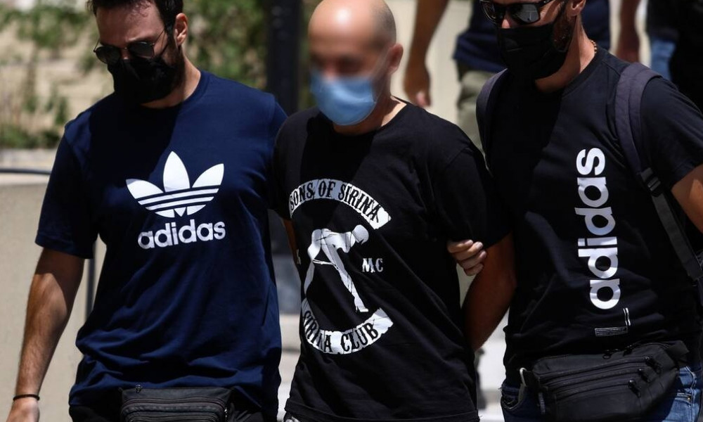 Ηλιούπολη: Ο βίος και πολιτεία του 39χρονου αστυνομικού που εξέδιδε την 19χρονη