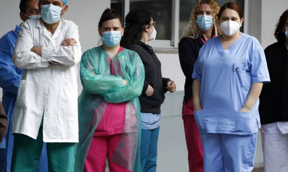 Υποχρεωτικός εμβολιασμός: Προθεσμίες, κυρώσεις και στο βάθος... οι εκπαιδευτικοί