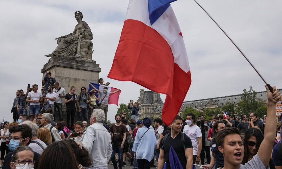 Γαλλία : Δεν μπορεί να αποκλειστεί η εκ νέου επιβολή απαγορεύσεων κυκλοφορίας λένε οι αρχές