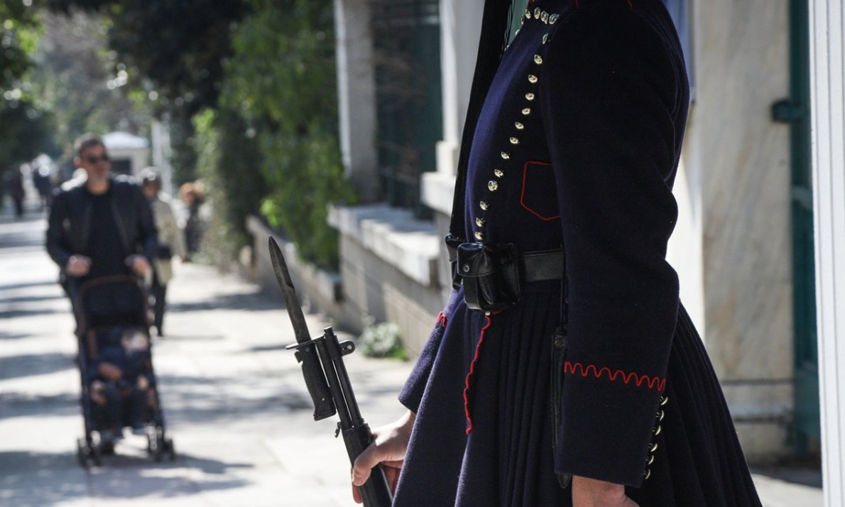 Θρήνος στην Προεδρική Φρουρά: Αυτός είναι ο εύζωνας που πέθανε ξαφνικά (pics)