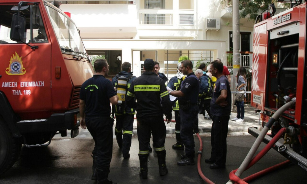 Φωτιά ΤΩΡΑ στο Παγκράτι - Στις φλόγες υπόγειο πολυκατοικίας