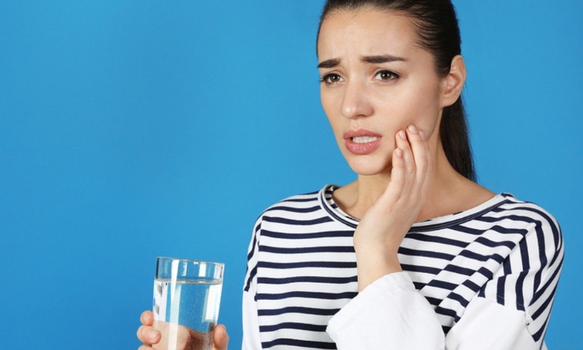 Ευαίσθητα δόντια: Πώς θα ανακουφιστείτε άμεσα από τον πόνο (βίντεο)