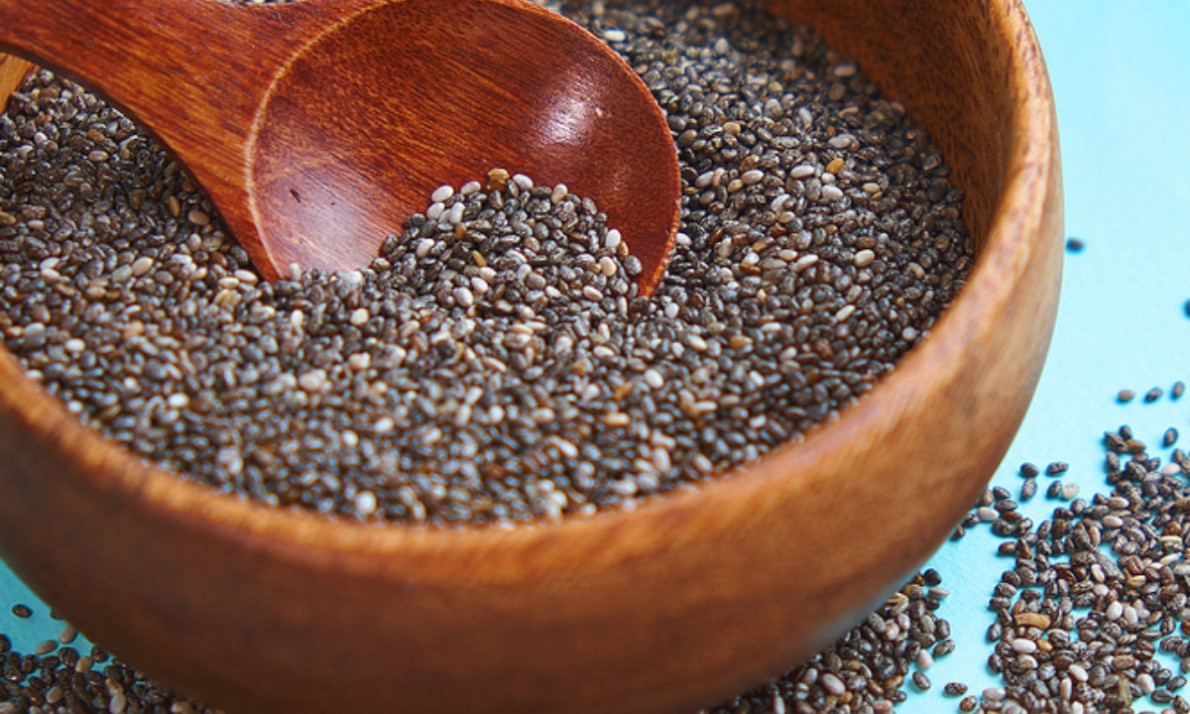 Σπόροι τσία: 4 σημαντικοί λόγοι για να τους εντάξετε στη διατροφή σας (βίντεο)