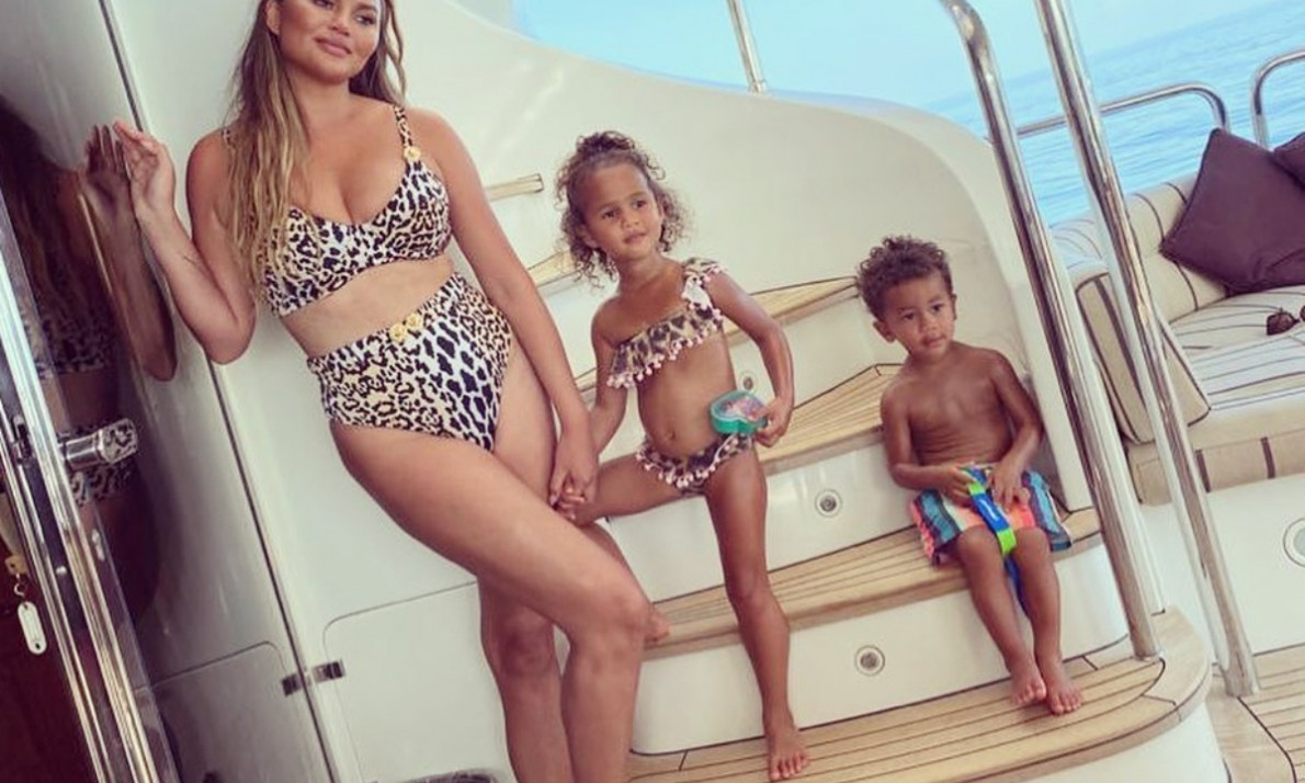 Teigen: Την κατηγόρησαν ότι είπε ψέματα κι έδειξε φώτος από το χειρουργείο