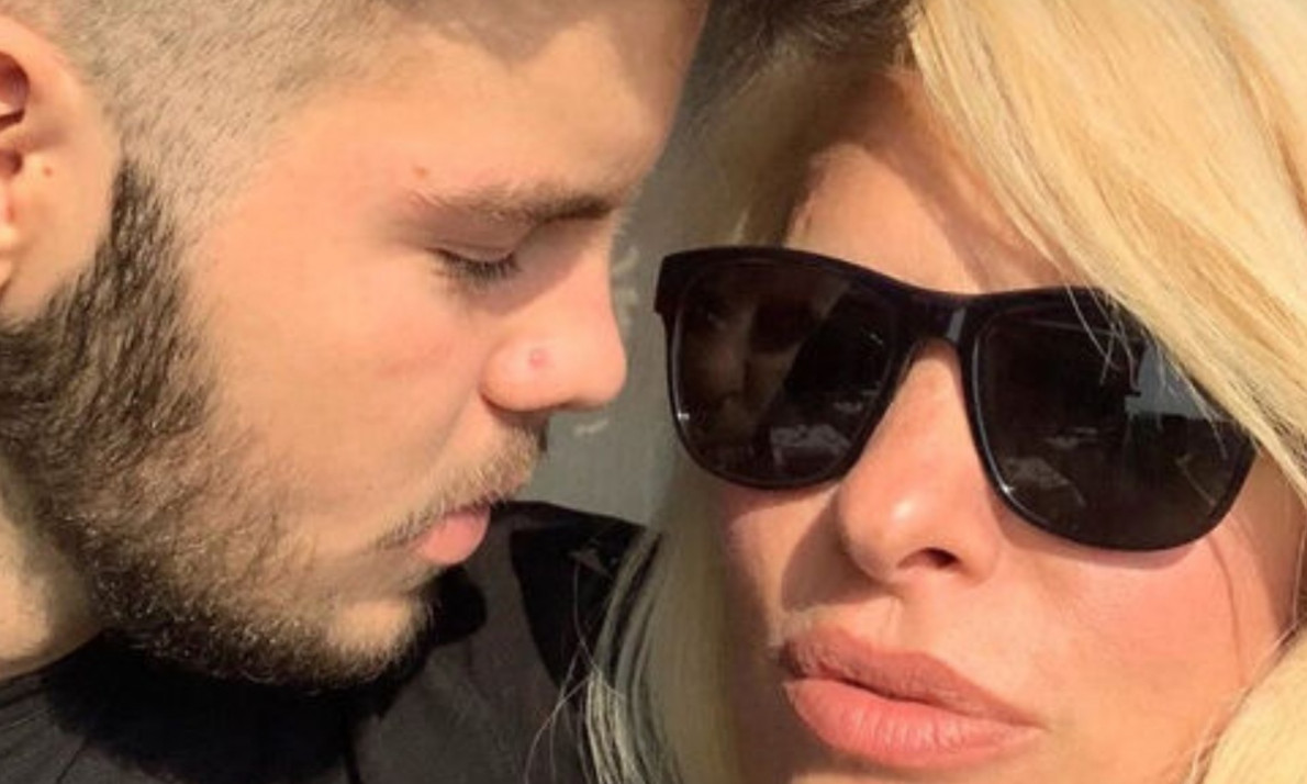 Άγγελος Λάτσιος: Με μάσκα στις διακοπές του - Δείτε το βίντεο που ανέβασε