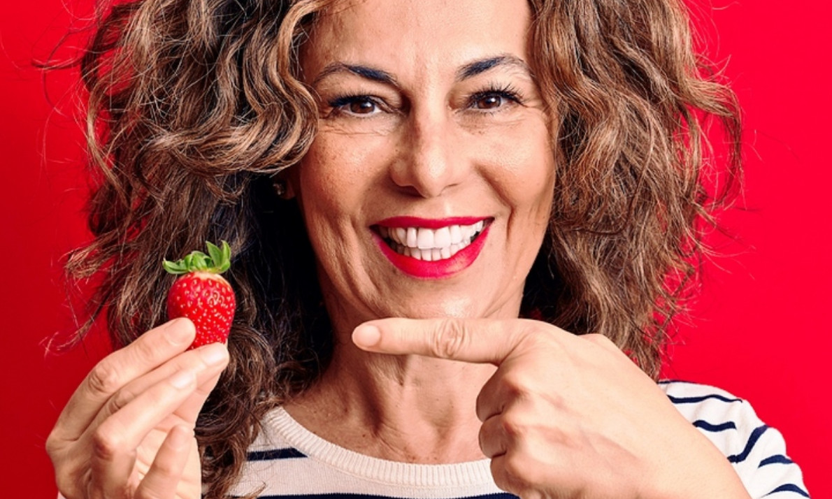 Λευκά δόντια: Οι τροφές που προτείνουν οι οδοντίατροι (εικόνες)