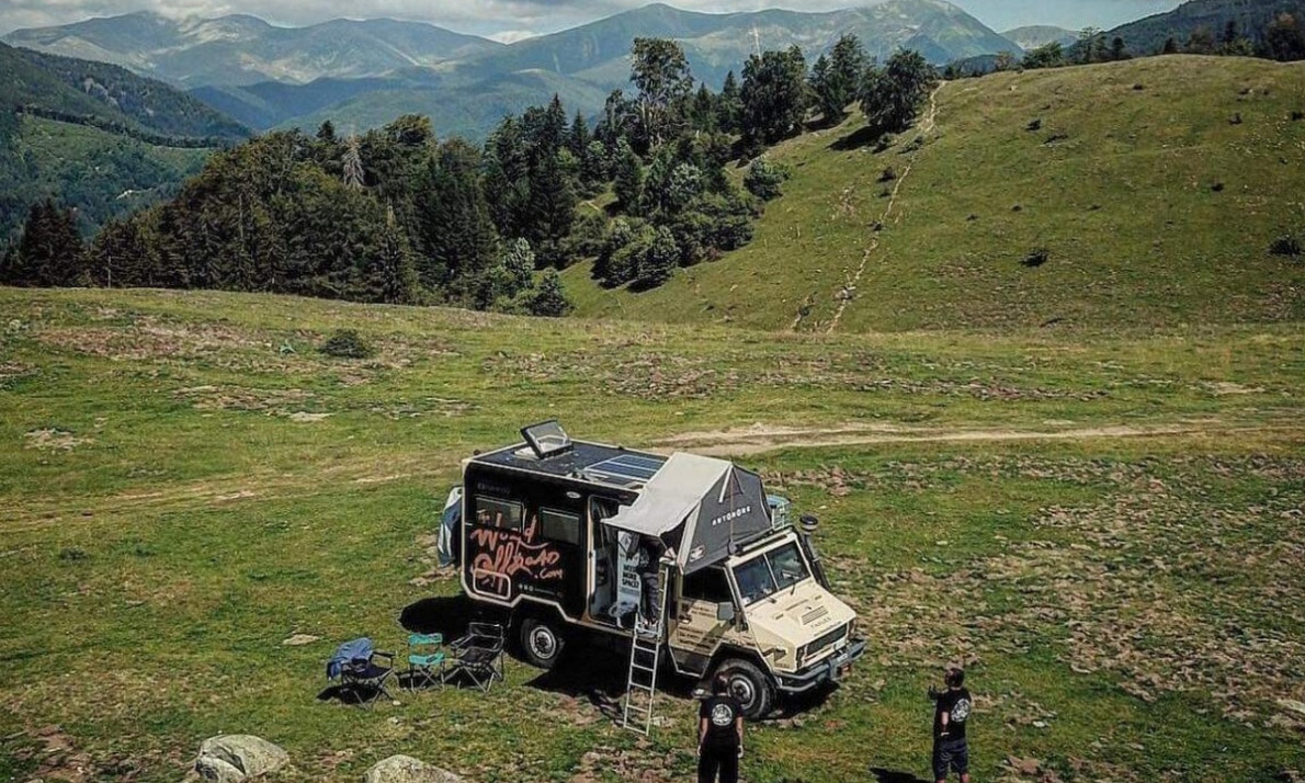 Οικογένεια από τη Θεσσαλονίκη ταξιδεύει με βανάκι παγκοσμίως στην εποχή του κορονοϊού (pics)