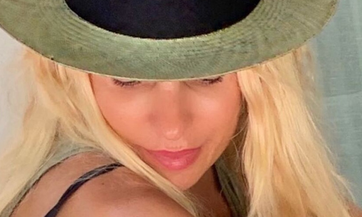 Μενεγάκη: Το τερμάτισε!Πιο αδύνατη από ποτέ με μικροσκοπικό μπικίνι-Μας τρέλανε