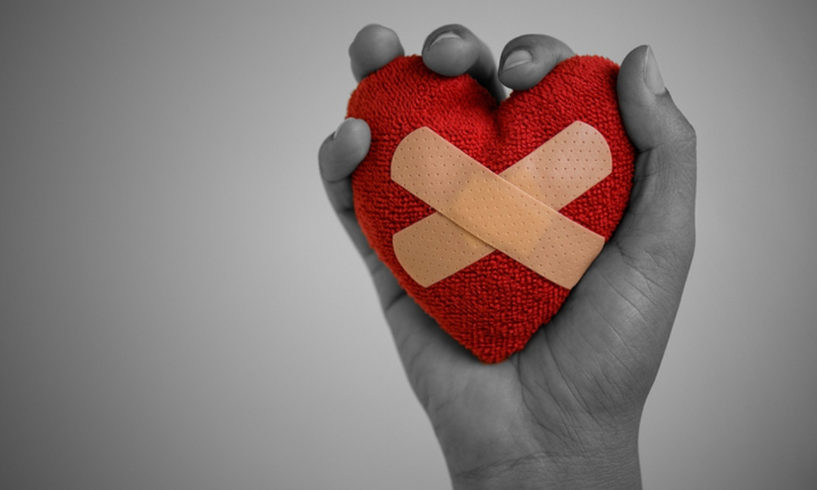 Καρδιοπάθεια: 5 ασυνήθιστα σημάδια που στέλνει το σώμα (φωτο)