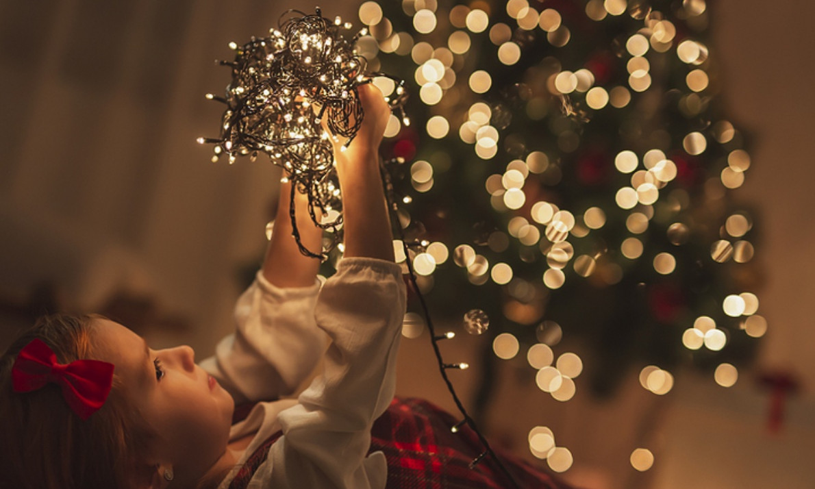 Χριστουγεννιάτικα φωτάκια: Πώς μπορείτε να τα διακοσμήσετε στο σπίτι;