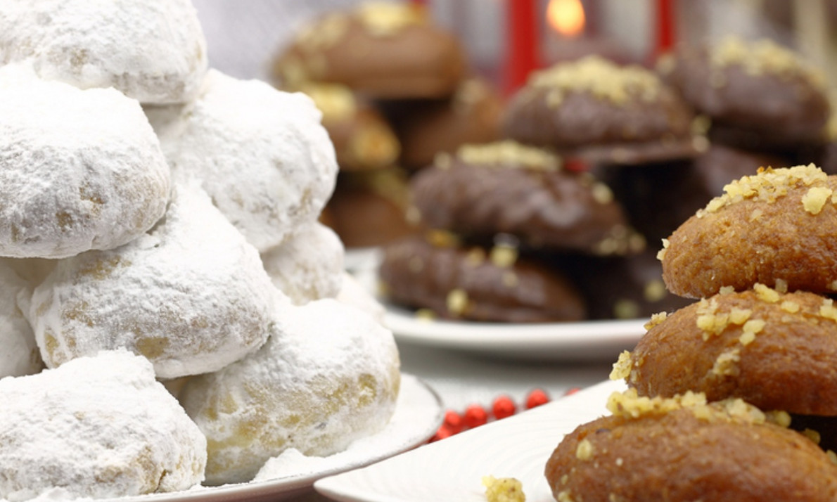 Κουραμπιέδες, μελομακάρονα, δίπλες: Δείτε πόσες θερμίδες έχουν τα γλυκά των γιορτών
