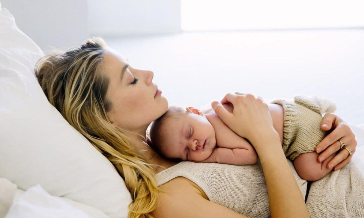 Amber Heard: Η πρώην του Depp έγινε μαμά για πρώτη φορά: Το τρυφερό μήνυμα