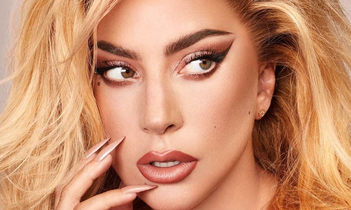 Lady Gaga: Φωτογραφίζεται χωρίς μακιγιάζ και δεν αναγνωρίζεται (photos)