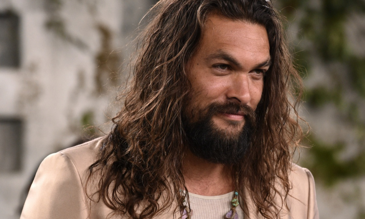 Δες τον πιο σέξι άνδρα του κόσμου να βγάζει την μπλούζα του Live!