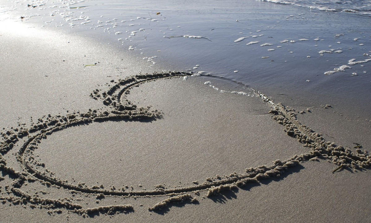 Καλοκαιρινό love story ήταν και πάει γι' αυτά τα ζώδια... Μην ελπίζεις τσάμπα