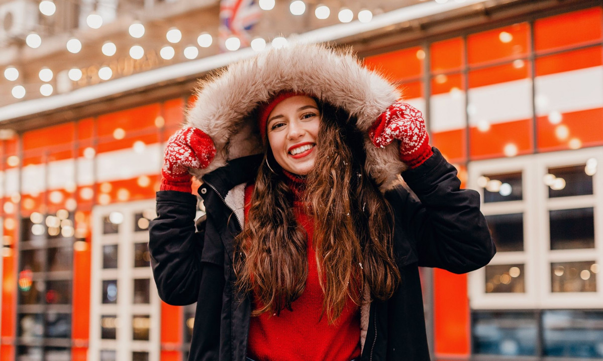 Ημερήσιες Προβλέψεις για όλα τα Ζώδια, 25/12/25: Γιορτινές στιγμές με αγάπη και χαμόγελα