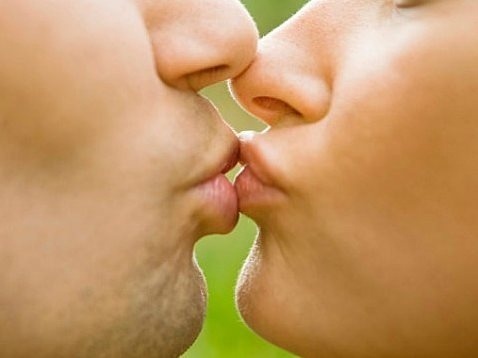 10 απίθανα πράγματα που ίσως δεν γνωρίζατε για το φιλί