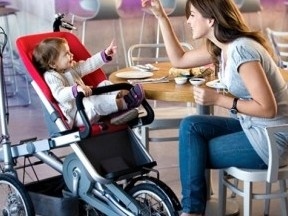 Το ποδήλατο που σπρώχνει το καροτσάκι του μωρού!