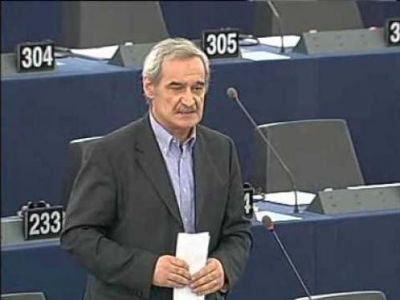 Χουντής προς Γιούνκερ: Είστε άξιος εκπρόσωπος της αυταρχικής Γερμανίας και του Νταχάου!