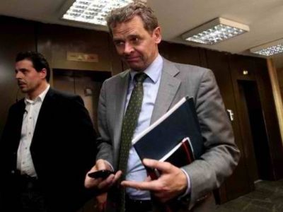 ΑΠΙΣΤΕΥΤΟ: Η τρόικα απειλούσε μέχρι τέλους με το επίδομα ανεργίας!