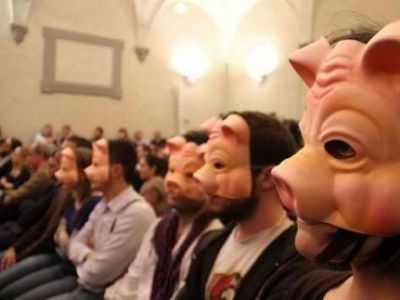 VIDEO: Φοβήθηκε τα «γουρουνάκια» ο Σόιμπλε!