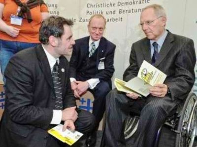 Σόιμπλε: «Δεν είναι υπερβολικές οι θυσίες των Ελλήνων»!