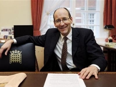 «Η Ελλάδα πρέπει να εγκαταλείψει το ευρώ»