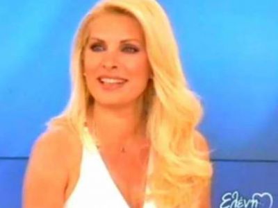 Κάηκε από τον ήλιο η Ελένη Μενεγάκη