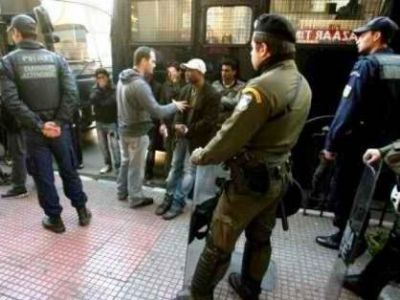 Εκατοντάδες συλλήψεις στην επιχείρηση «σκούπα» της ΕΛ.ΑΣ