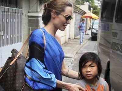 H βιολογική μητέρα του γιου της Angelina θέλει να τον δει