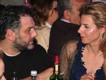 Γ. Αρναούτογλου: Ζητείται νύφη, ξανθιά, καλής οικογενείας