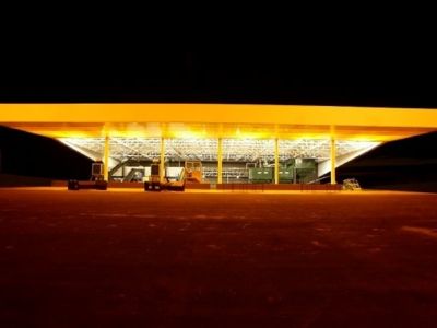 Φάρος σε ελαιώνα