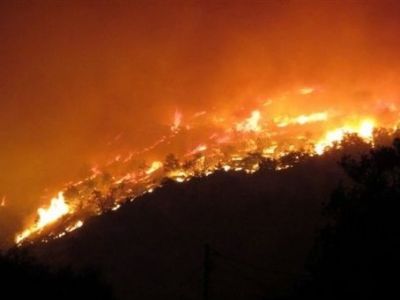 «Η Χίος, μάνα, καίγεται»
