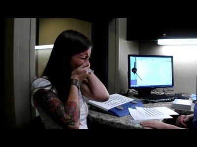 ΣΥΓΚΛΟΝΙΣΤΙΚΟ VIDEO: Η στιγμή που η Σάρα ακούει για πρώτη φορά τη φωνή της