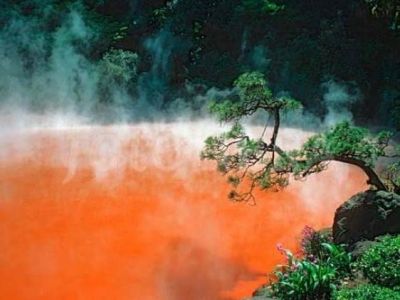 Η κόκκινη λίμνη της Κολάσεως! (pics)