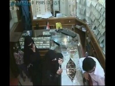 VIDEO: 6χρονη καταφέρνει να ληστέψει 133 χιλιάδες δολάρια μέσα σε λίγα δευτερόλεπτα!