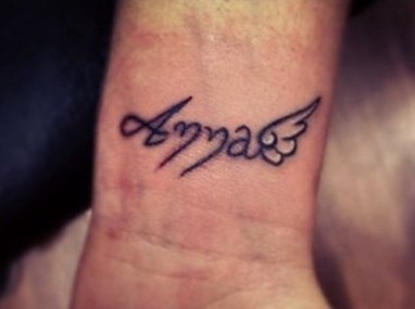 Ζώδια και αστέρια: Κλέλια Πανταζή - Έκανε tattoo στη μνήμη της Πολλάτου. Τι εξηγεί;