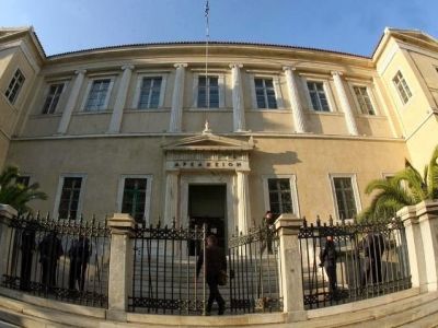 Τι μέλλει γενέσθαι με τις τηλεοπτικές άδειες;