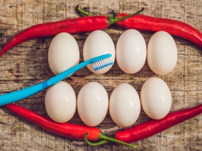 Τερηδόνα & ουλίτιδα: Προστατέψτε τα δόντια σας με αυτές τις 9 τροφές (φωτο)