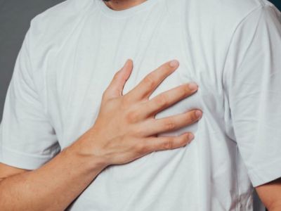 Πόνος στο στήθος: Οι πιθανές αιτίες πλην της καρδιάς (εικόνες)