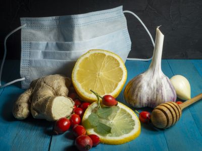 6 φυσικά αντιβιοτικά και πού βοηθά το καθένα (εικόνες)