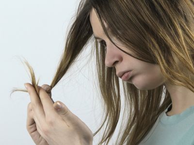 Ξηρά & κατεστραμμένα μαλλιά: Τα 5 καλύτερα συμπληρώματα (εικόνες)