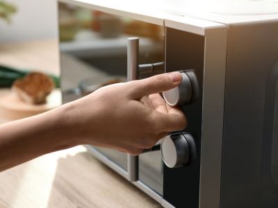 Τροφές που δεν πρέπει να βάζετε στον φούρνο μικροκυμάτων (εικόνες)