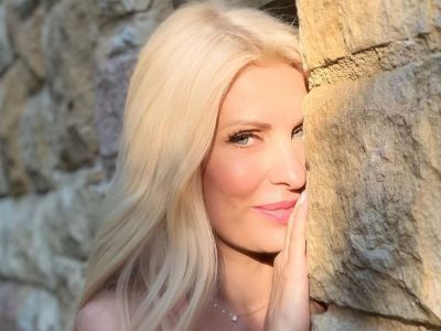 H νέα φωτό της Μενεγάκη από τις διακοπές και ο διάλογος με πρώην συνεργάτη