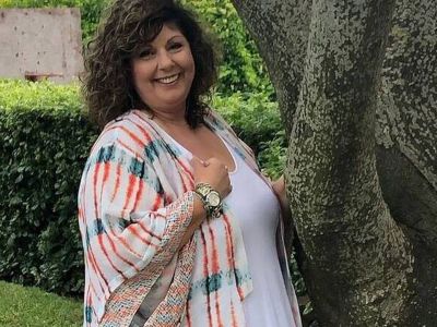 Λένα Μαντά: Αγνώριστη η συγγραφέας! Η απίστευτη αλλαγή στο look της!