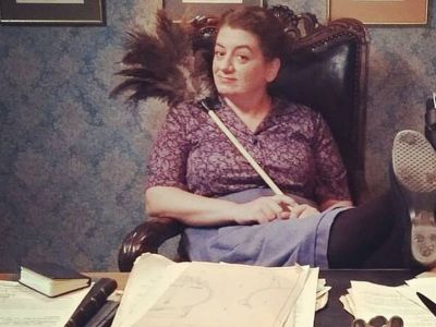 Άγριες Μέλισσες: Οι πρώτες φώτο της Αγορίτσας με μαγιό!