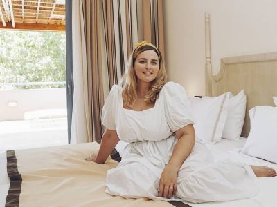 Εβελίνα Νικόλιζα: Ακομπλεξάριστη! Πήρε 35 κιλά και... ποζάρει με μαγιό!