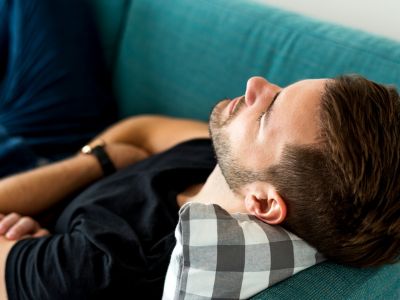 Μεσημεριανός ύπνος: Τα οφέλη για την αρτηριακή πίεση