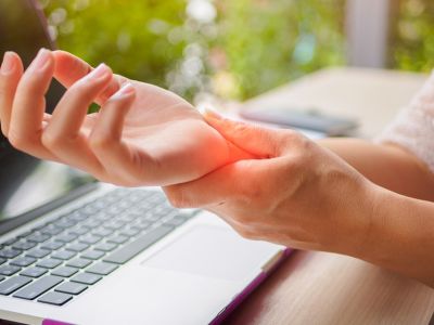 Πόνος στο χέρι: Αρθρίτιδα, σύνδρομο καρπιαίου σωλήνα ή κάτι άλλο;